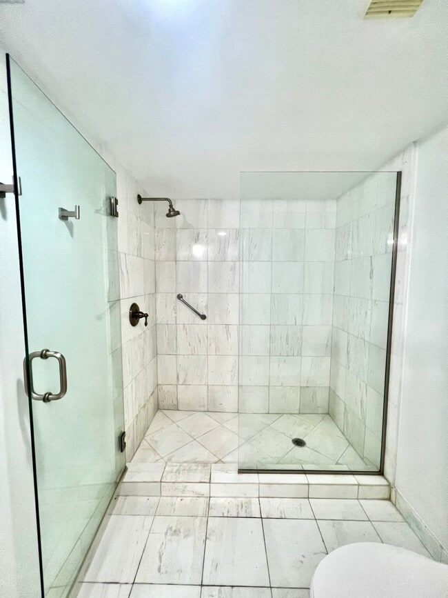 Building Photo - 3400 NE 192 St