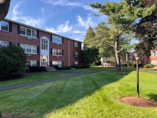 Building Photo - 4 Tara Dr