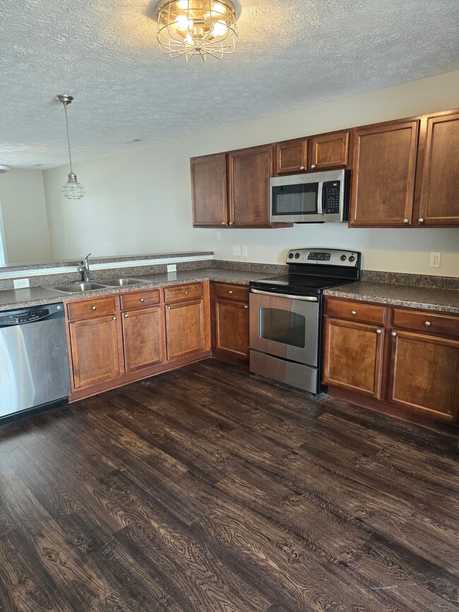 Kitchen - 102 Glen Cannon Dr