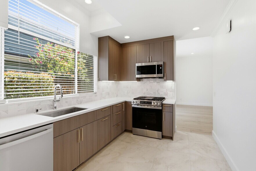 Building Photo - 1104 Lautrec Ter
