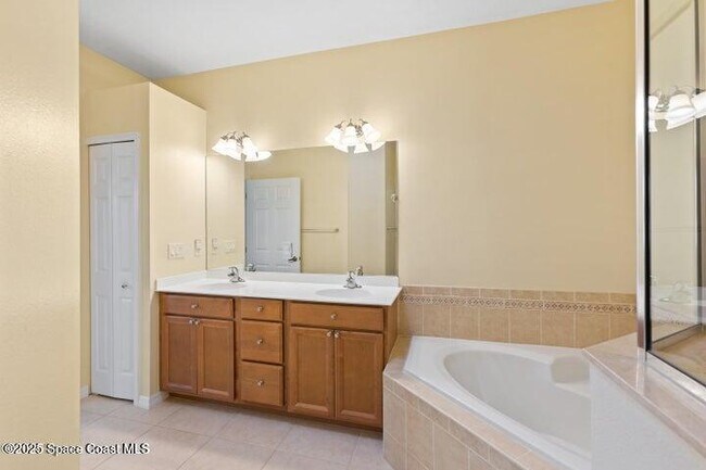 Building Photo - 5720 Claiborne St