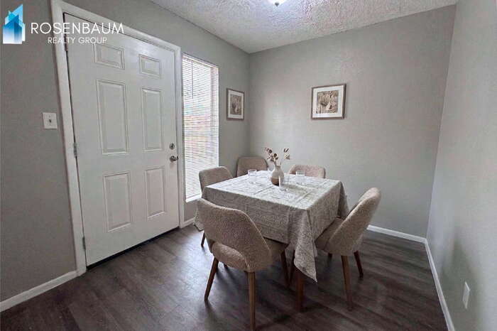 Building Photo - 1741 E Pepper Cir