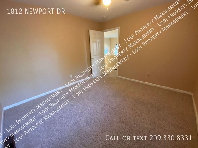 Building Photo - 1812 Newport Dr