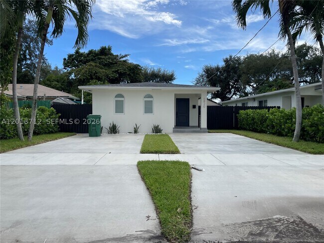 Building Photo - 6820 SW 13th St
