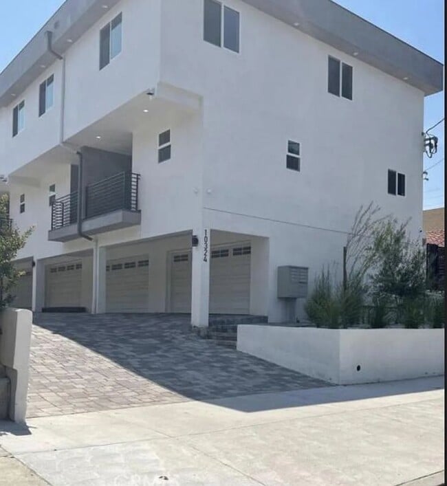 Building Photo - 10324 Mt Gleason Ave