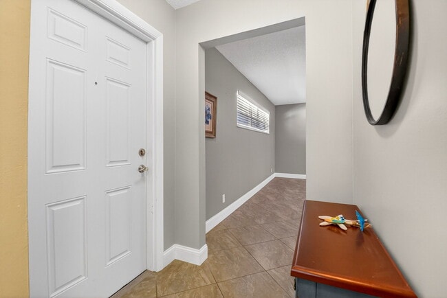 Building Photo - 18 Colonial Club Dr