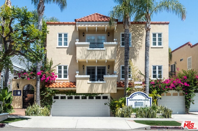 Building Photo - 916 N Alfred St