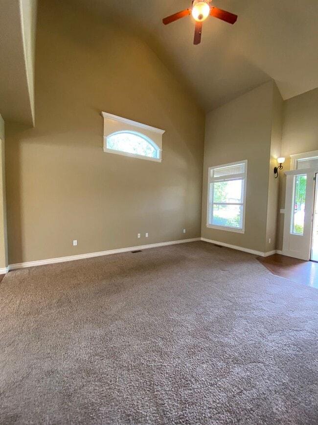 Building Photo - Lawn Care included!  4 bed 2.5 bath Neighb...