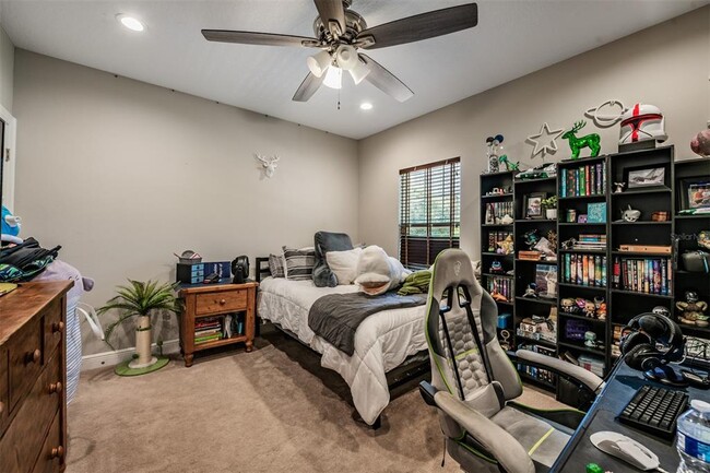 Building Photo - 3007 W Palmira Ave