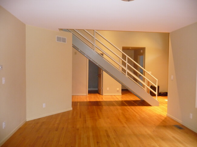 Building Photo - 2704 Cherry Hills Dr