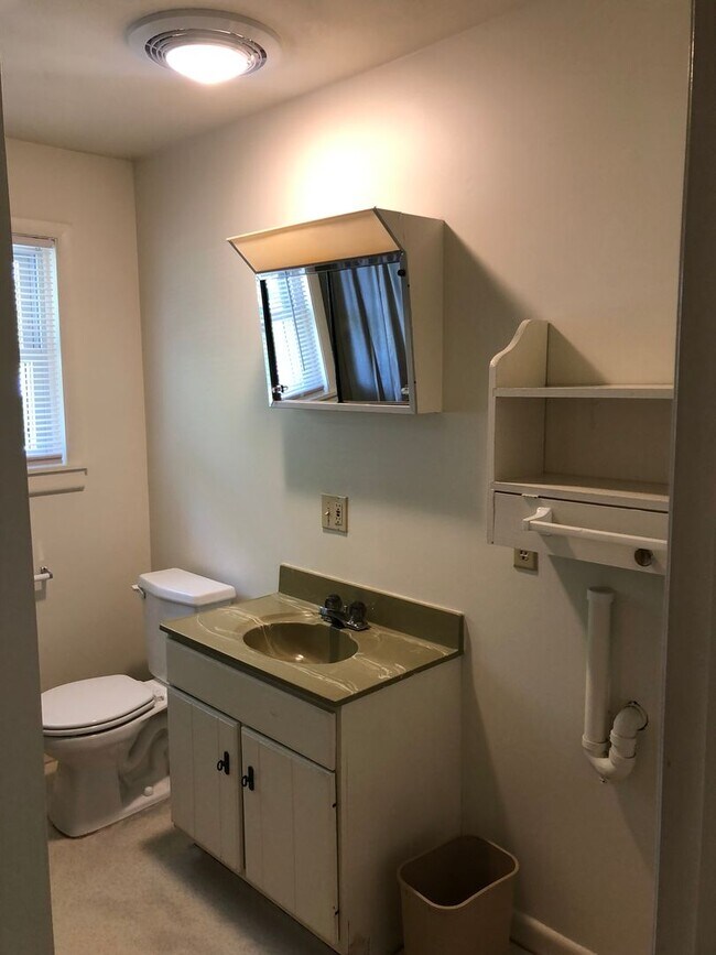 Building Photo - English Ave - 5227