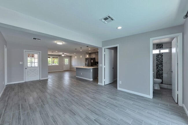 Building Photo - 6-Bedroom, 3-Bath Tempe Home with Private Pool Near ASU