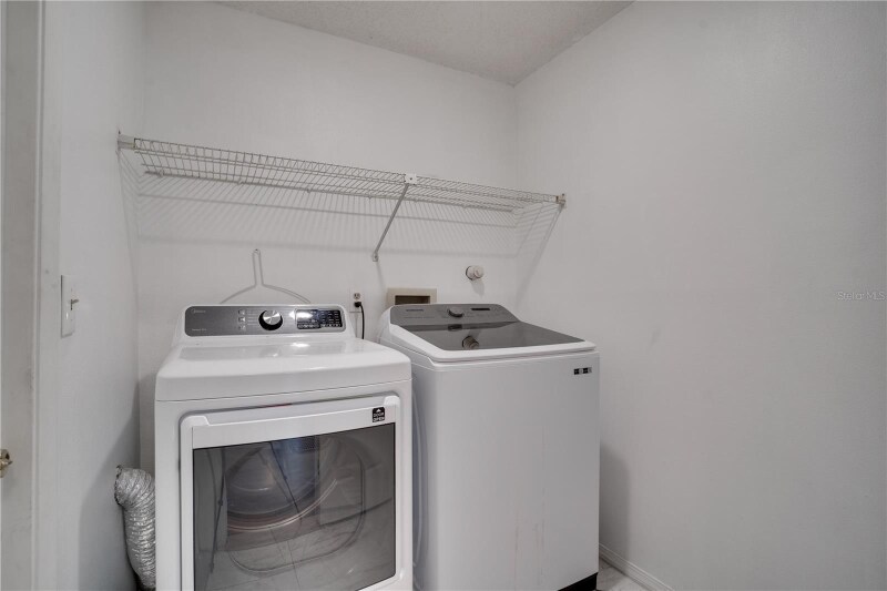 Building Photo - 1410 Club Dr