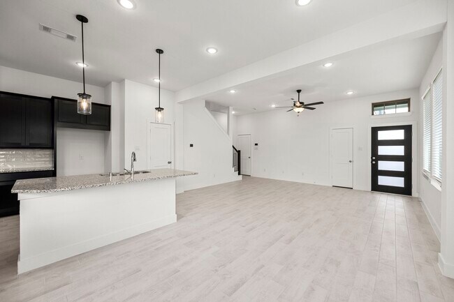 Building Photo - 7810 Starfish Arbor Dr