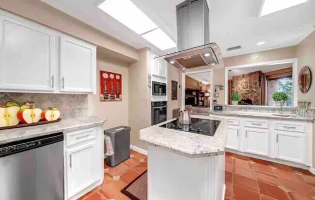 Building Photo - 2526 Creekway Cir