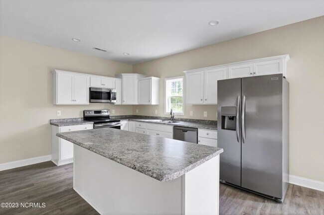 Building Photo - 519 Everett Glades