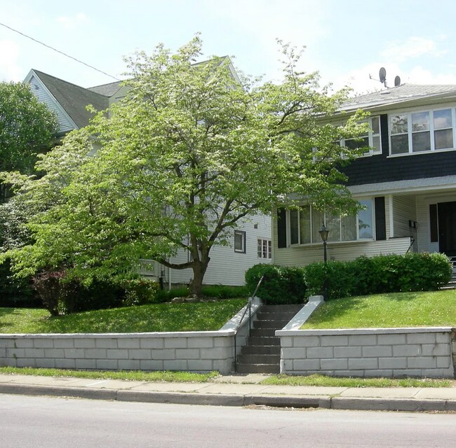 Building Photo - 839 N Main Ave