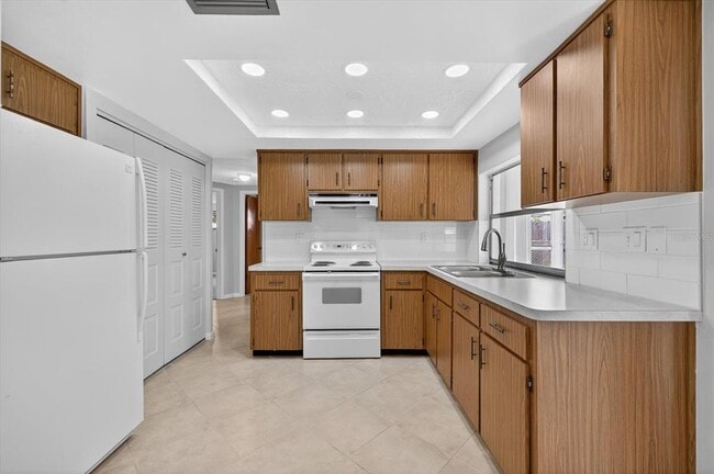 Building Photo - 7725 Summertree Ln