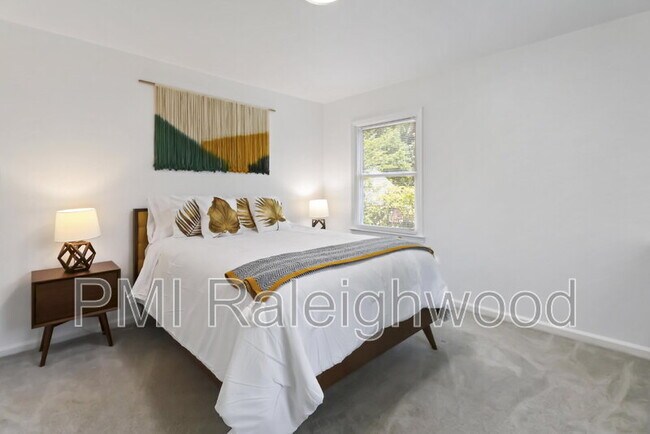 Building Photo - 5017 Gatewood Dr