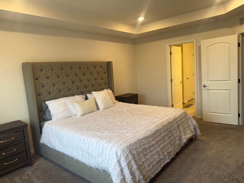 Building Photo - 8692 Pioneer St