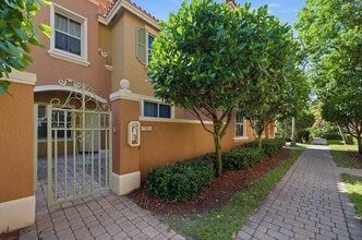 Building Photo - 732 SW 106th Ave