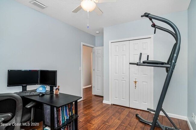 Building Photo - End Unit in Lake Washington Townhomes!!