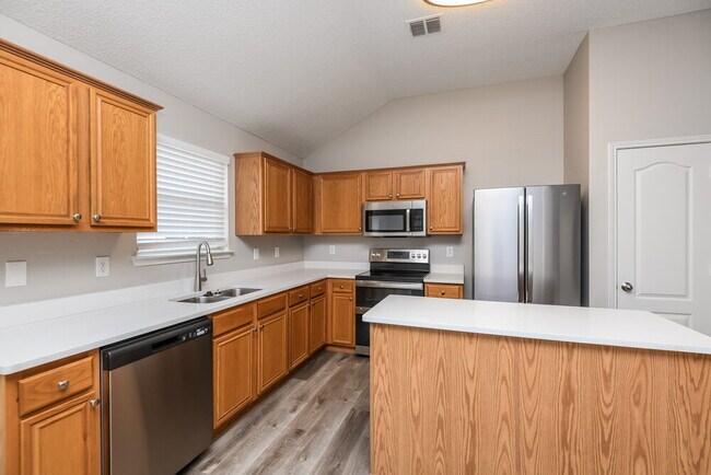 Building Photo - 360 Marsha St