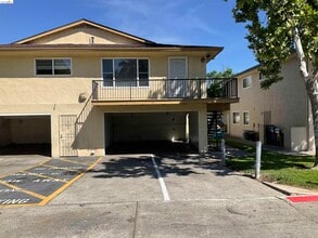 Building Photo - 2308 Lemontree Way