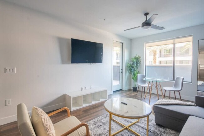 Building Photo - 701 W Rio Salado Pkwy