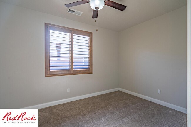 Building Photo - Pet-Friendly 3 Bedroom Home In A Great Neighborhood