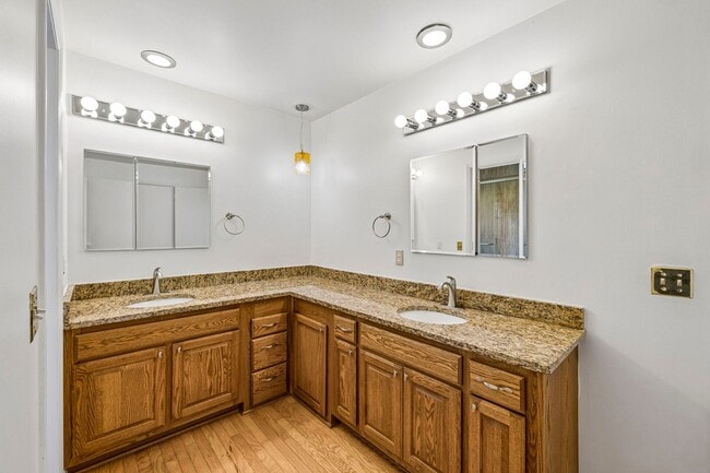 Building Photo - Experience the perfect blend of privacy and open space in this beautifully maintained 3-bedroom, ...