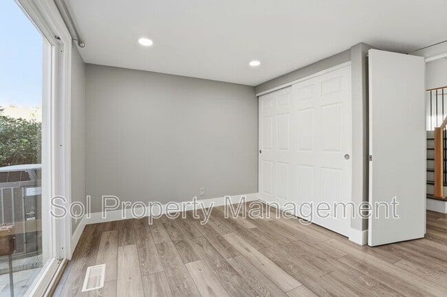 Building Photo - 15120 Venetian Way