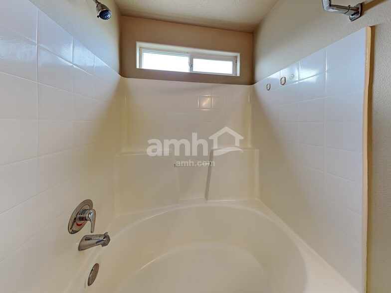 Building Photo - 16661 N Yorkshire Ln