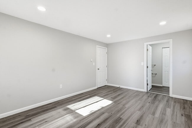 Building Photo - 18 Fountain Ln