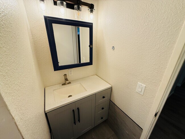 Building Photo - Pet Friendly 4 bed 2 bath house for rent at 1222. Jobs Peak