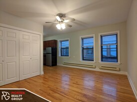 Building Photo - 813 W Cornelia Ave