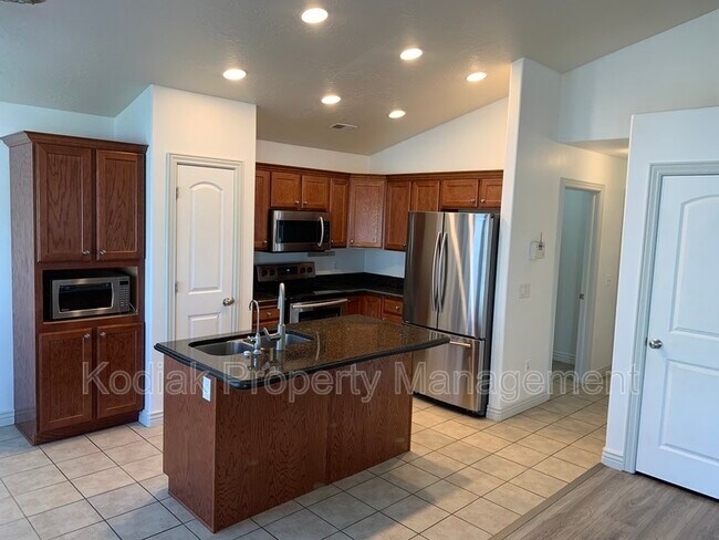 Building Photo - 312 Greenwich Dr
