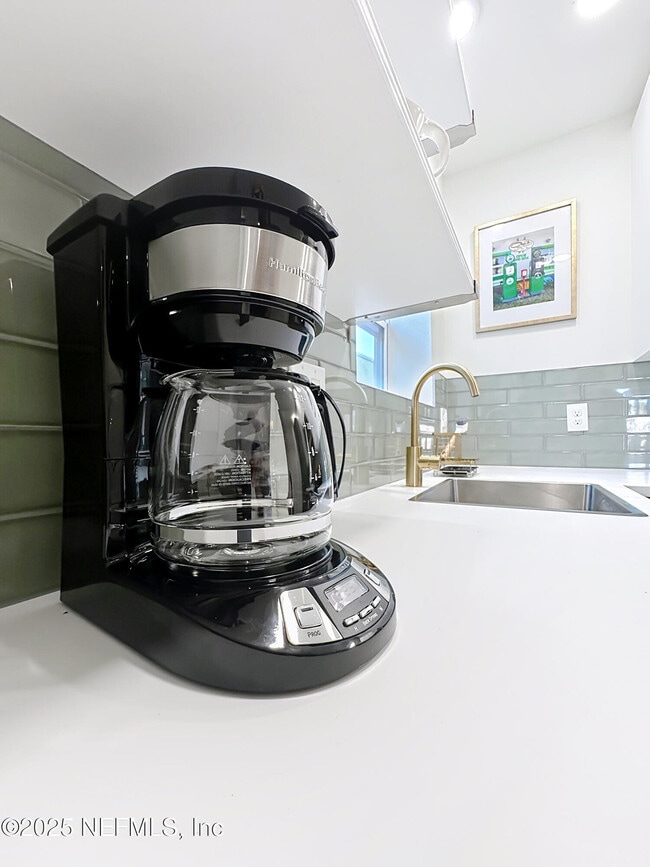 Building Photo - 912 St Johns Ave