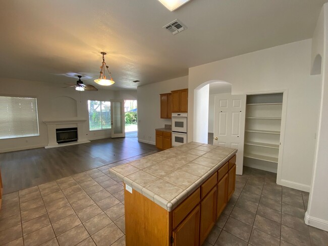 Building Photo - East Elk Grove Home Close to Pleasant Grov...