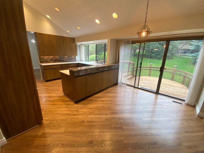 Building Photo - Great Home in the Highlands 360