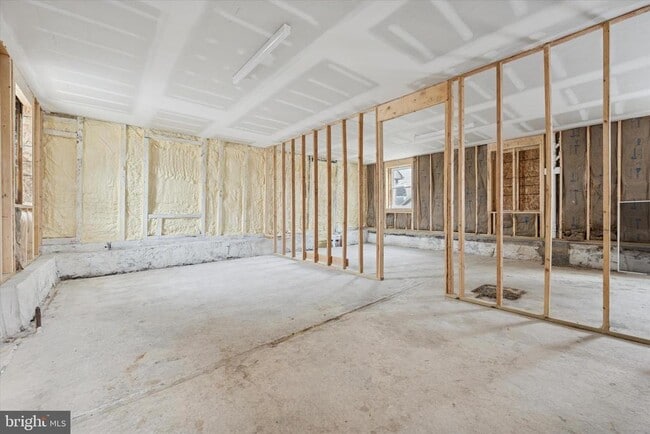 Building Photo - 202 E King St