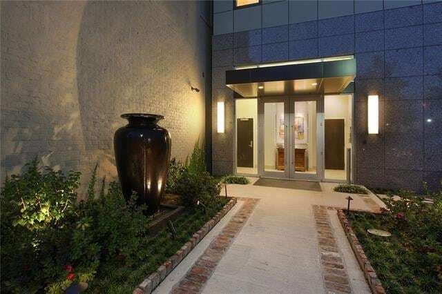 Building Photo - 833 Howard Ave