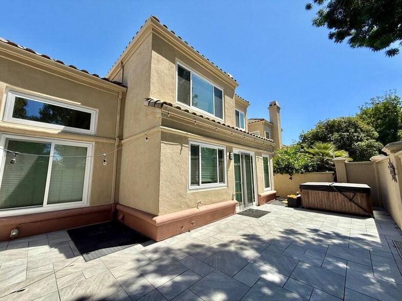 Building Photo - 4238 Diavila Ave