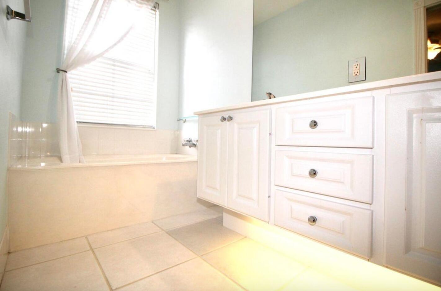 Building Photo - 156 Santa Barbara Way