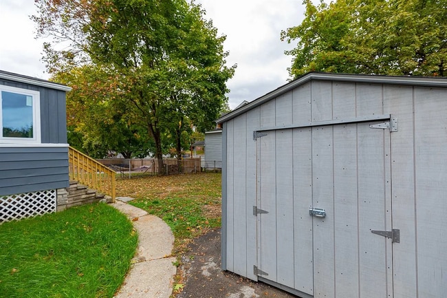 Building Photo - 35 Clark St