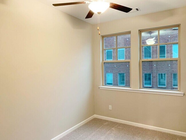 Building Photo - 6023 Skellig St