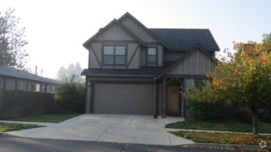 Building Photo - Beautiful home in neighborhood of Bend. L...