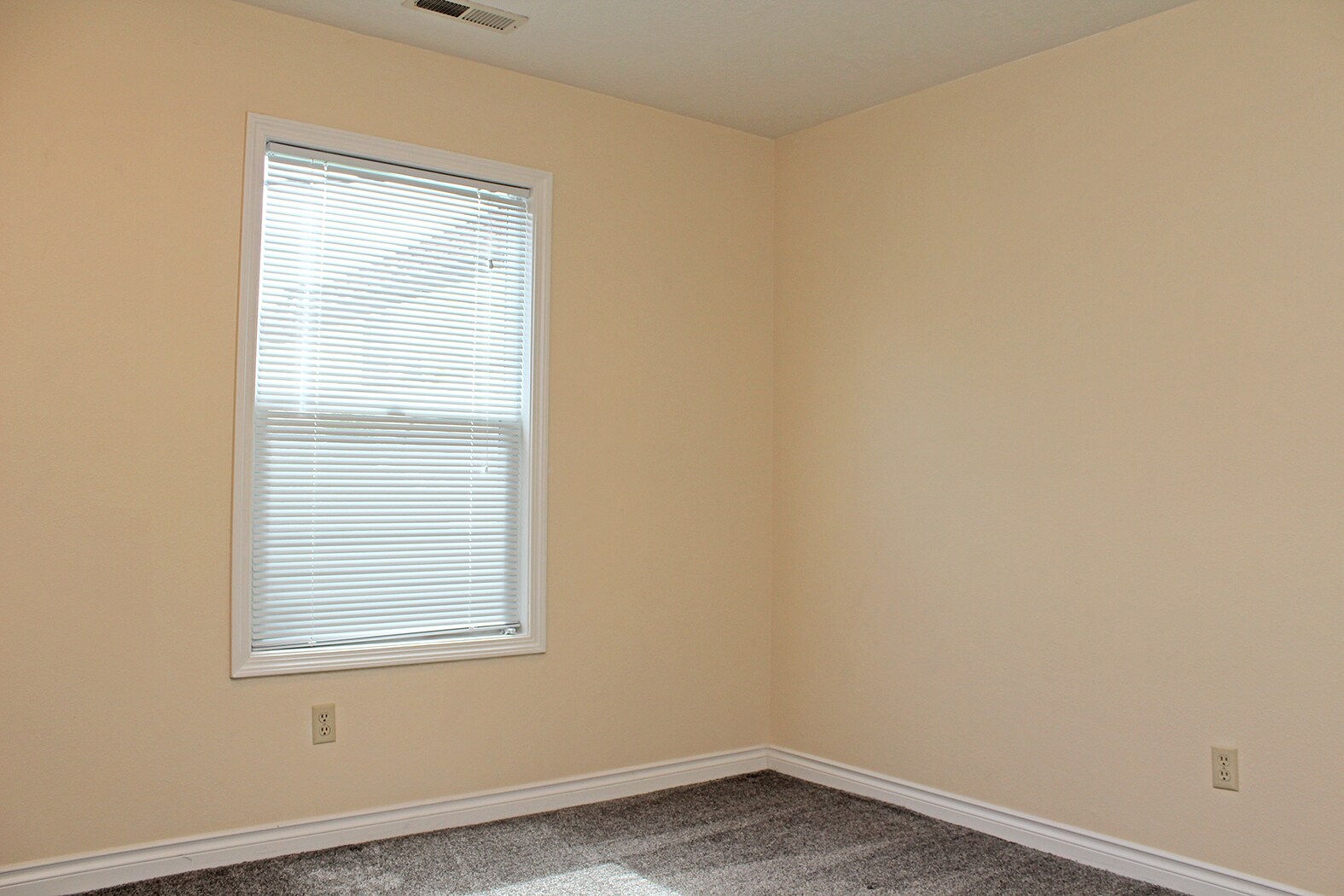 Building Photo - 3805-3805 SE Cesar Estrada Chavez Blvd