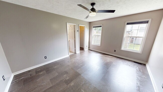 Building Photo - Updated Ranch w/ Bonus in Hope Mills!