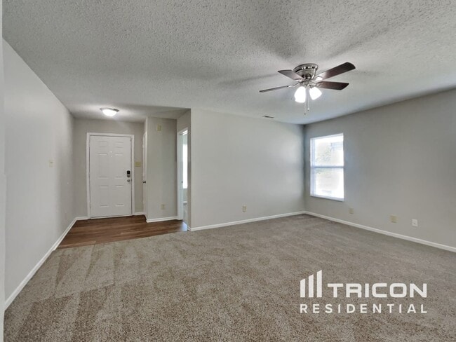 Building Photo - 8902 Hosta Way